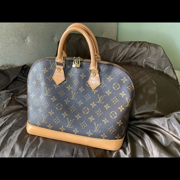 SOLD- Authentic Vintage Louis Vuitton Alma - Picture 4 of 8